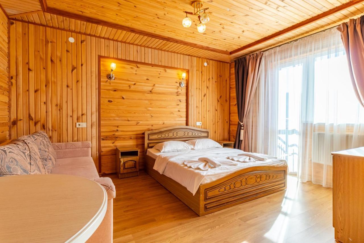 Zeleniy Bir Hotell Bukovel Exteriör bild