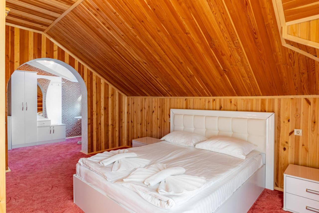 Zeleniy Bir Hotell Bukovel Exteriör bild